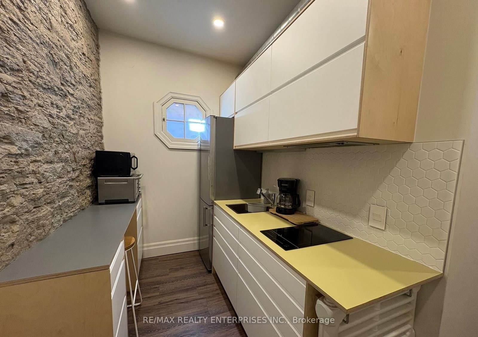 156 James Street S, Unit 3 thumbnail 14