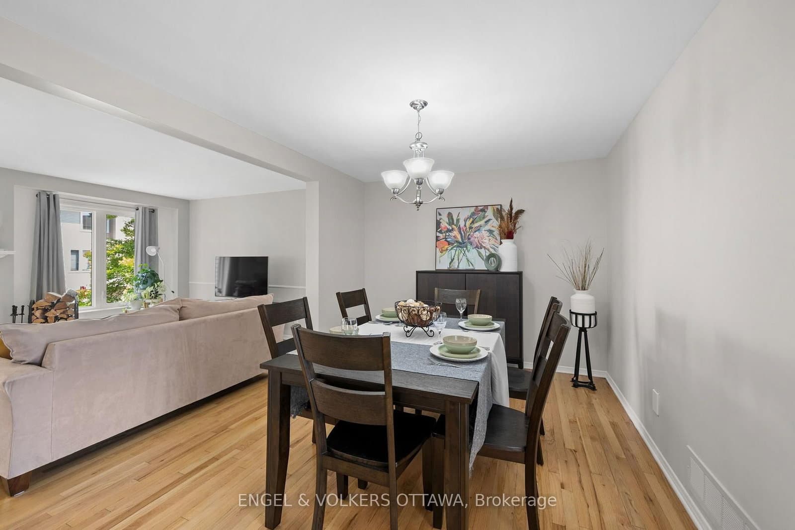 1831 Summerfields Crescent thumbnail 13