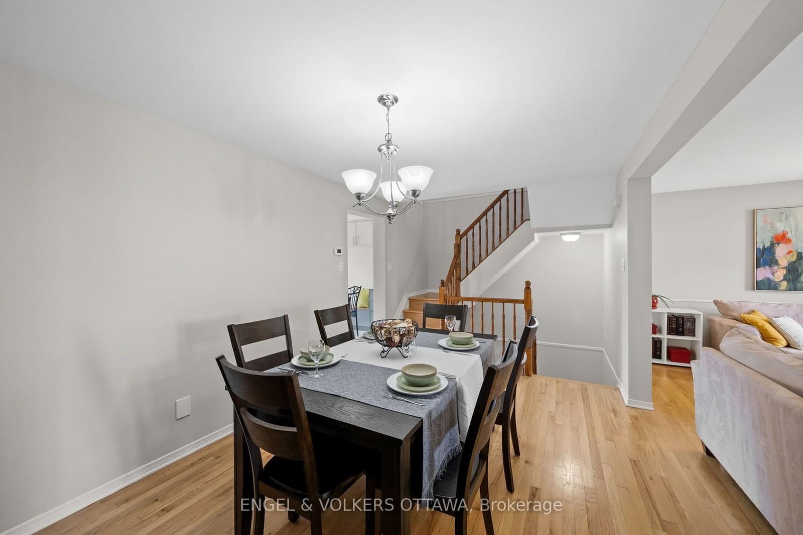 1831 Summerfields Crescent thumbnail 14