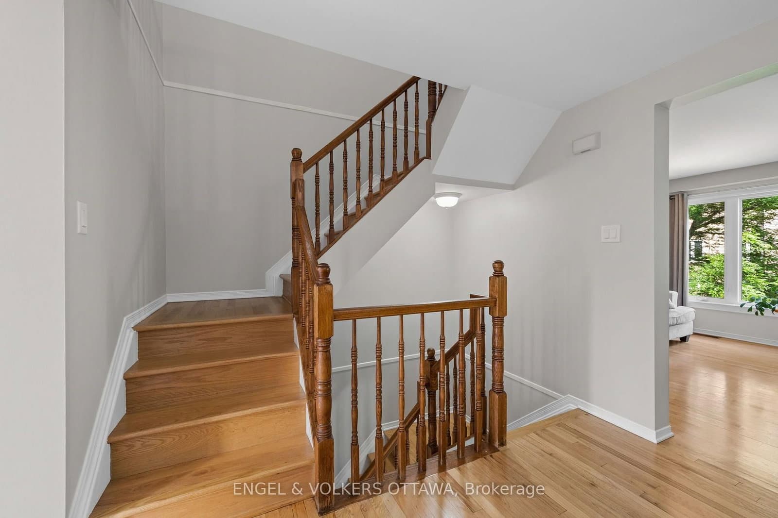 1831 Summerfields Crescent thumbnail 27