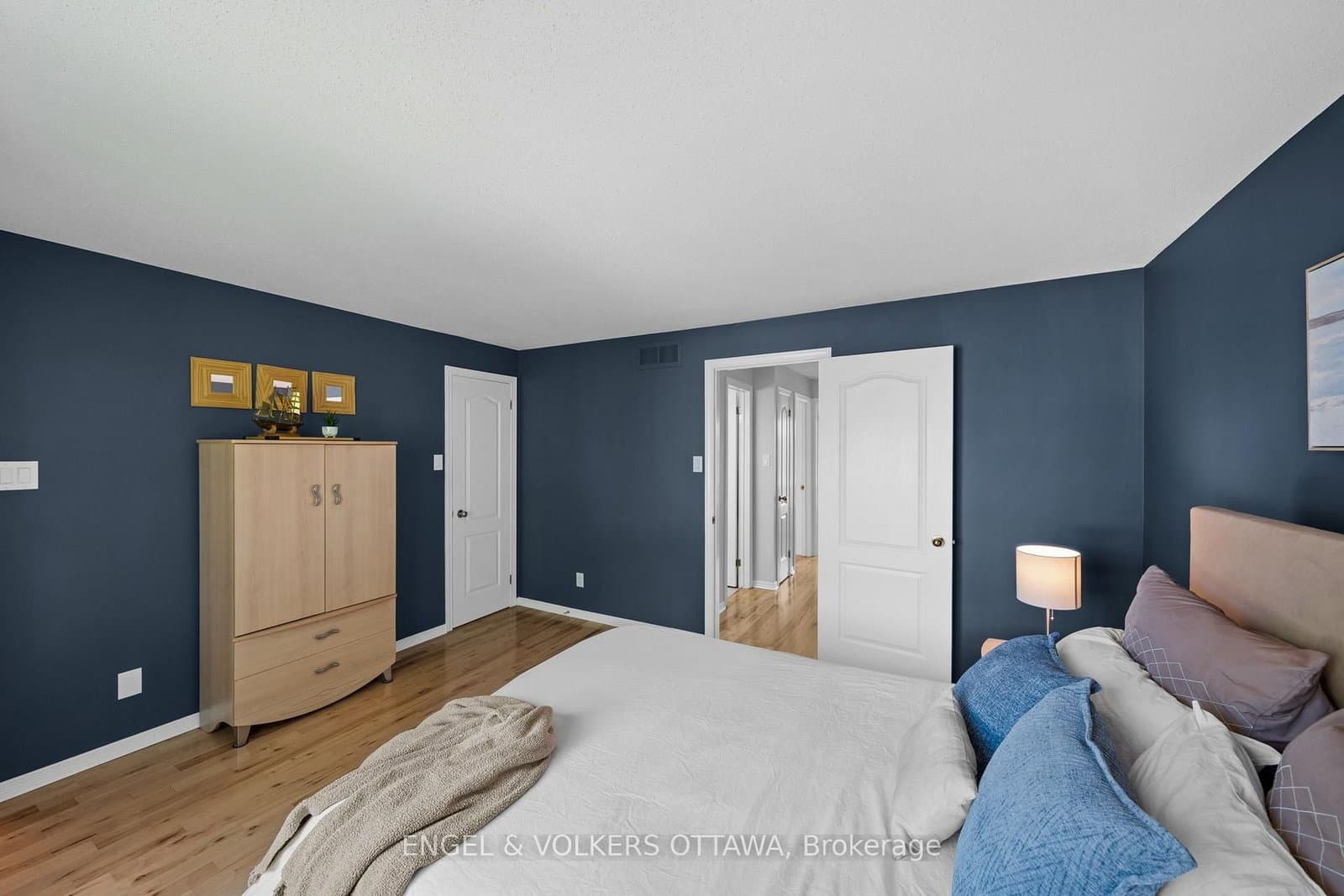 1831 Summerfields Crescent thumbnail 31