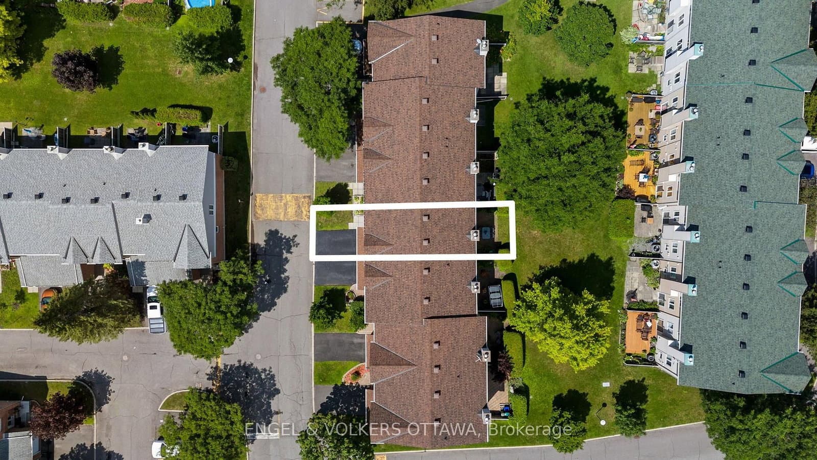 1831 Summerfields Crescent thumbnail 42