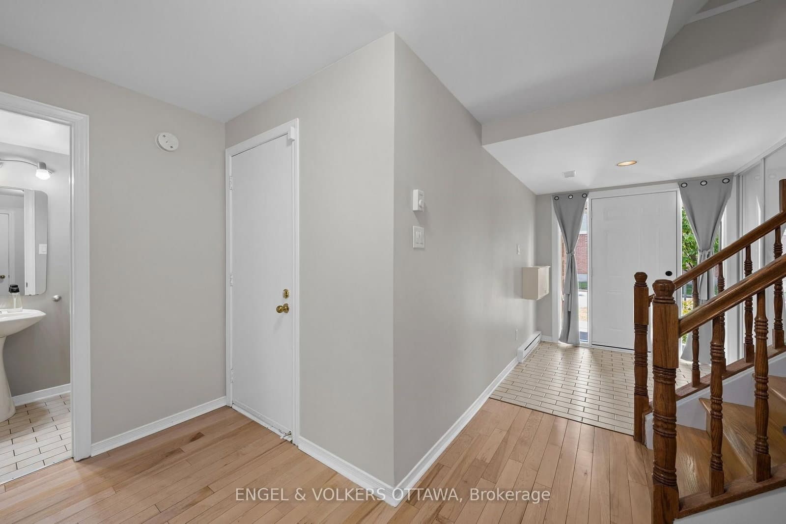1831 Summerfields Crescent thumbnail 5