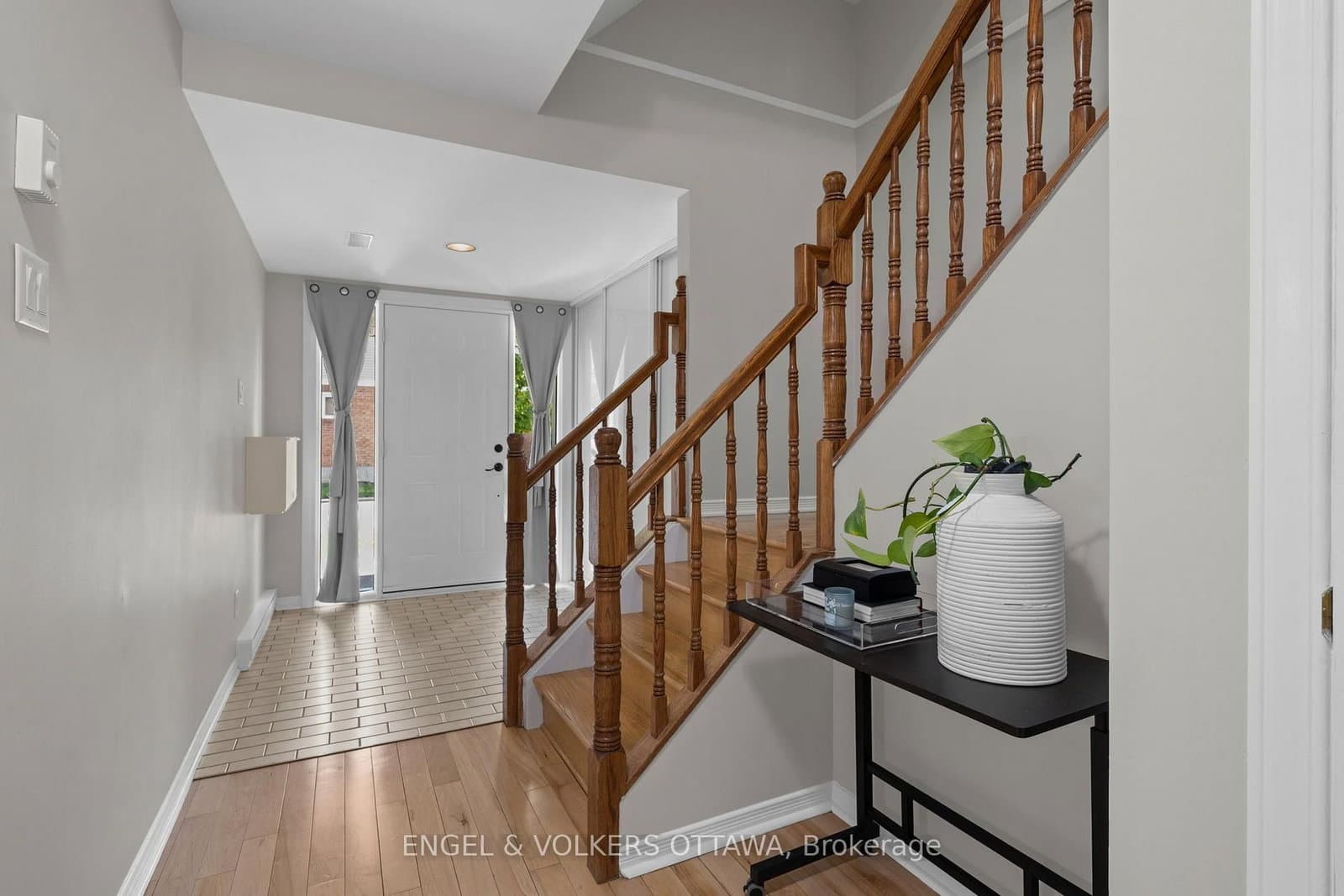 1831 Summerfields Crescent thumbnail 6