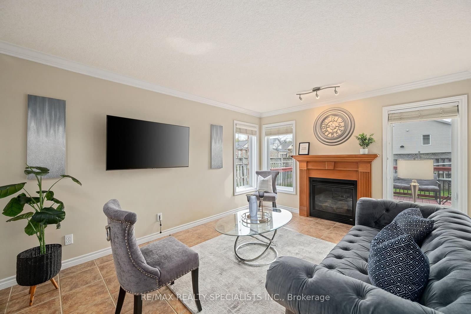 1865 Bayswater Crescent thumbnail 11
