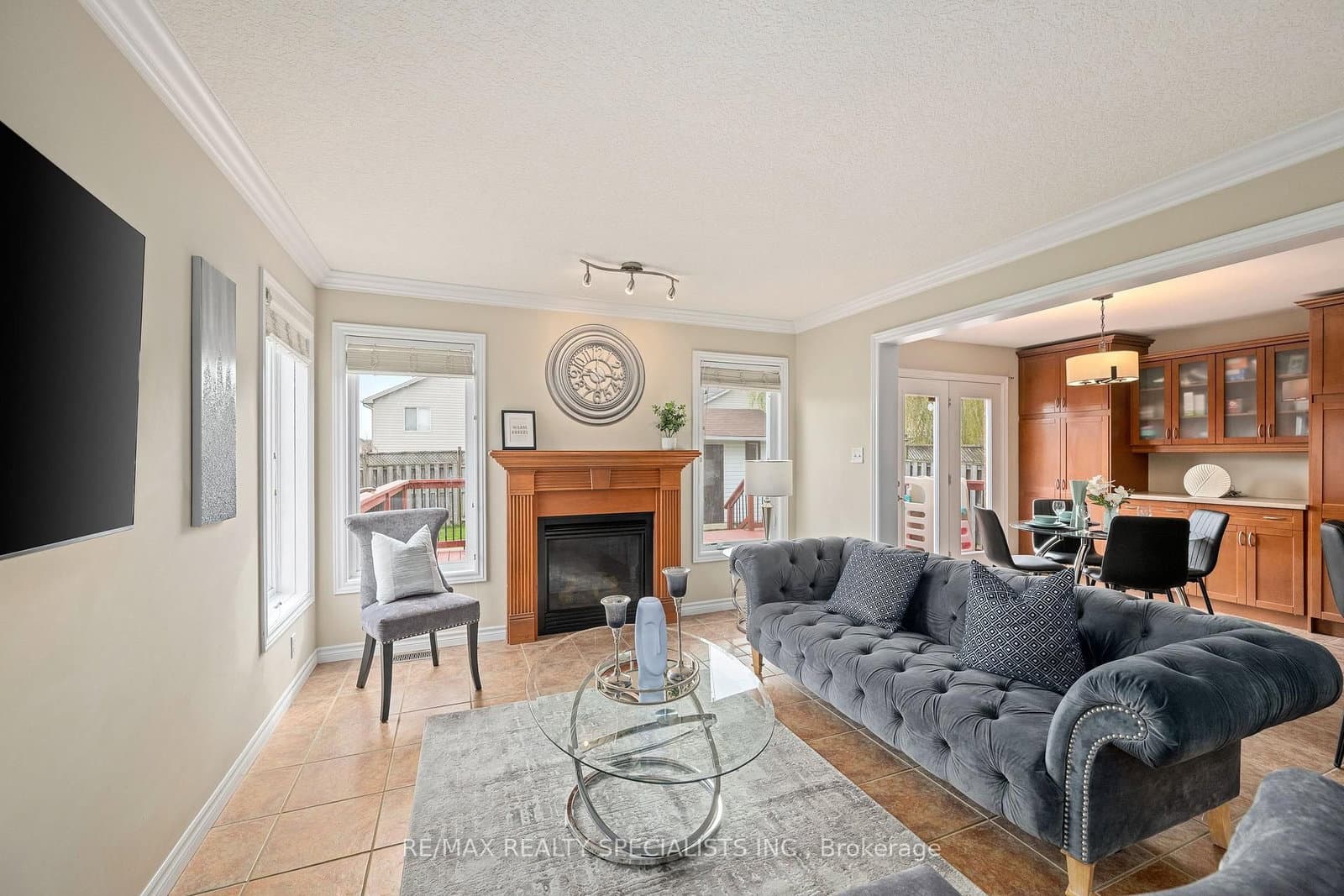 1865 Bayswater Crescent thumbnail 12