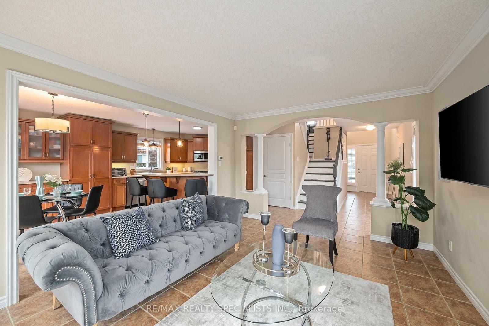 1865 Bayswater Crescent thumbnail 13