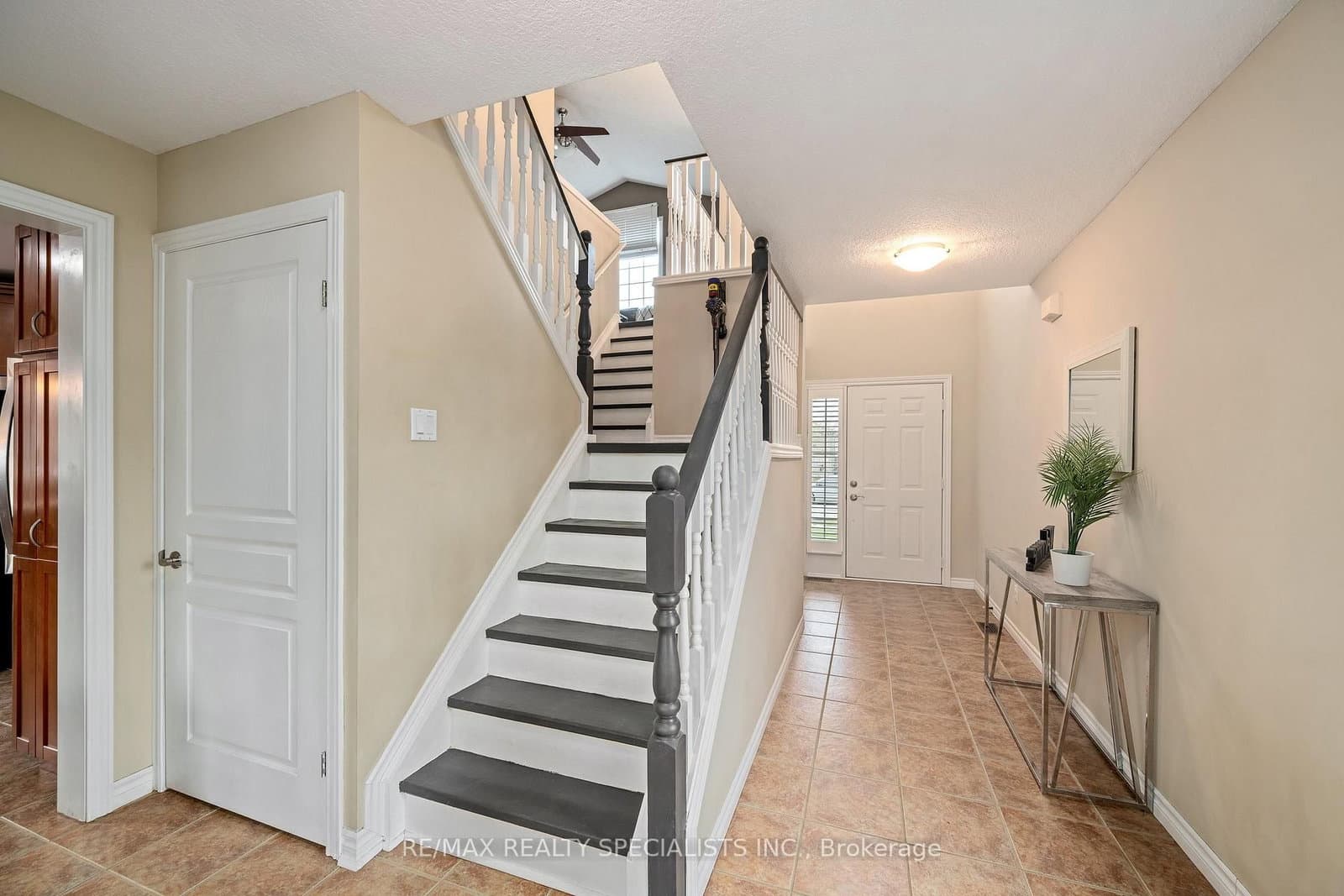 1865 Bayswater Crescent thumbnail 21