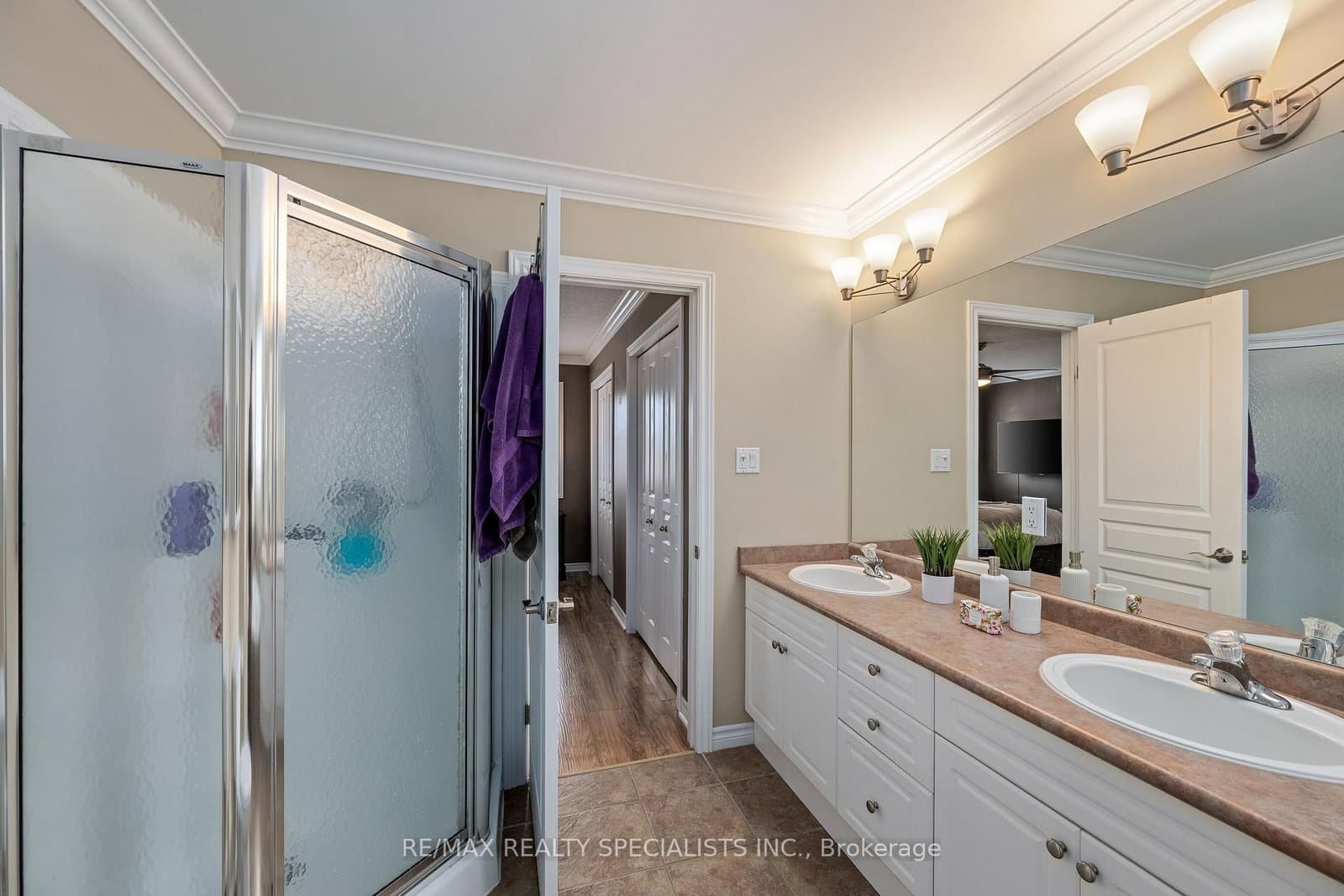 1865 Bayswater Crescent thumbnail 28