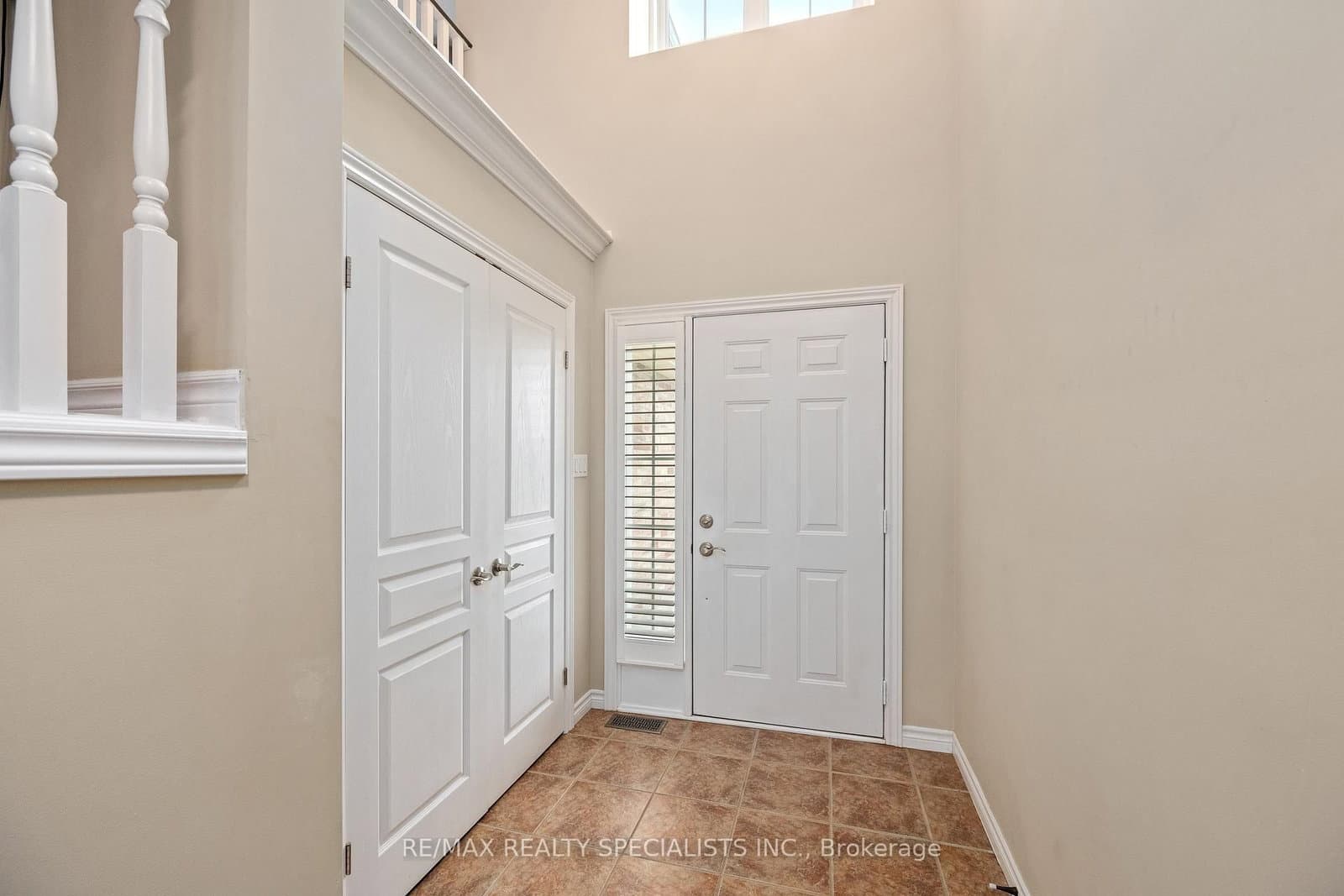 1865 Bayswater Crescent thumbnail 9
