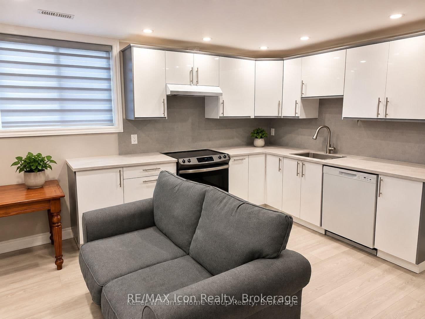 165 Rockcliffe Drive, Unit B - Image 1