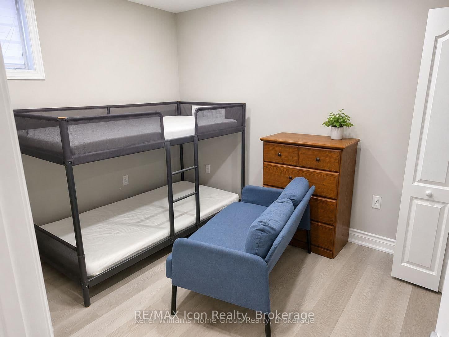 165 Rockcliffe Drive, Unit B thumbnail 2
