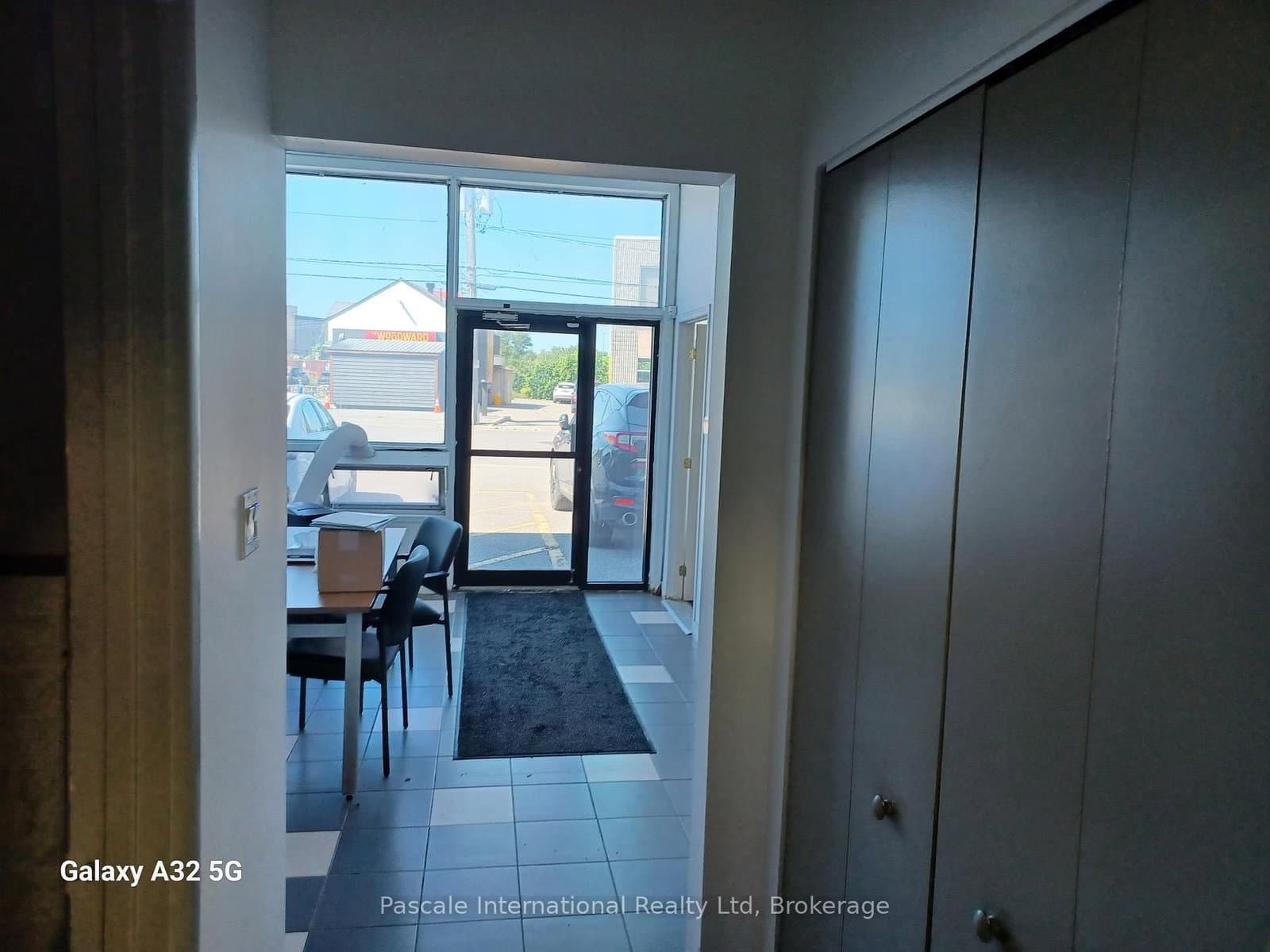 925 Clyde Avenue thumbnail 11