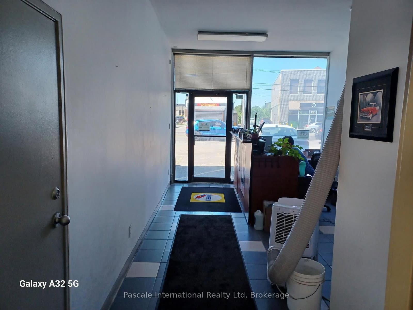 925 Clyde Avenue thumbnail 9