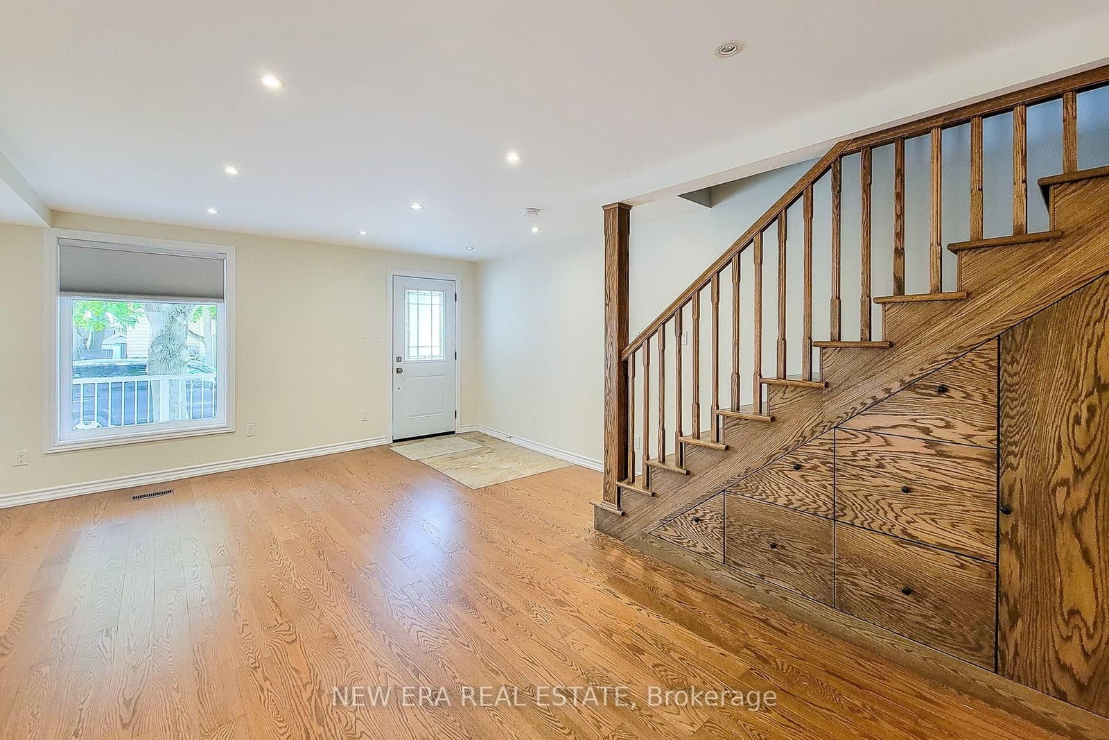 319 King Street W thumbnail 18