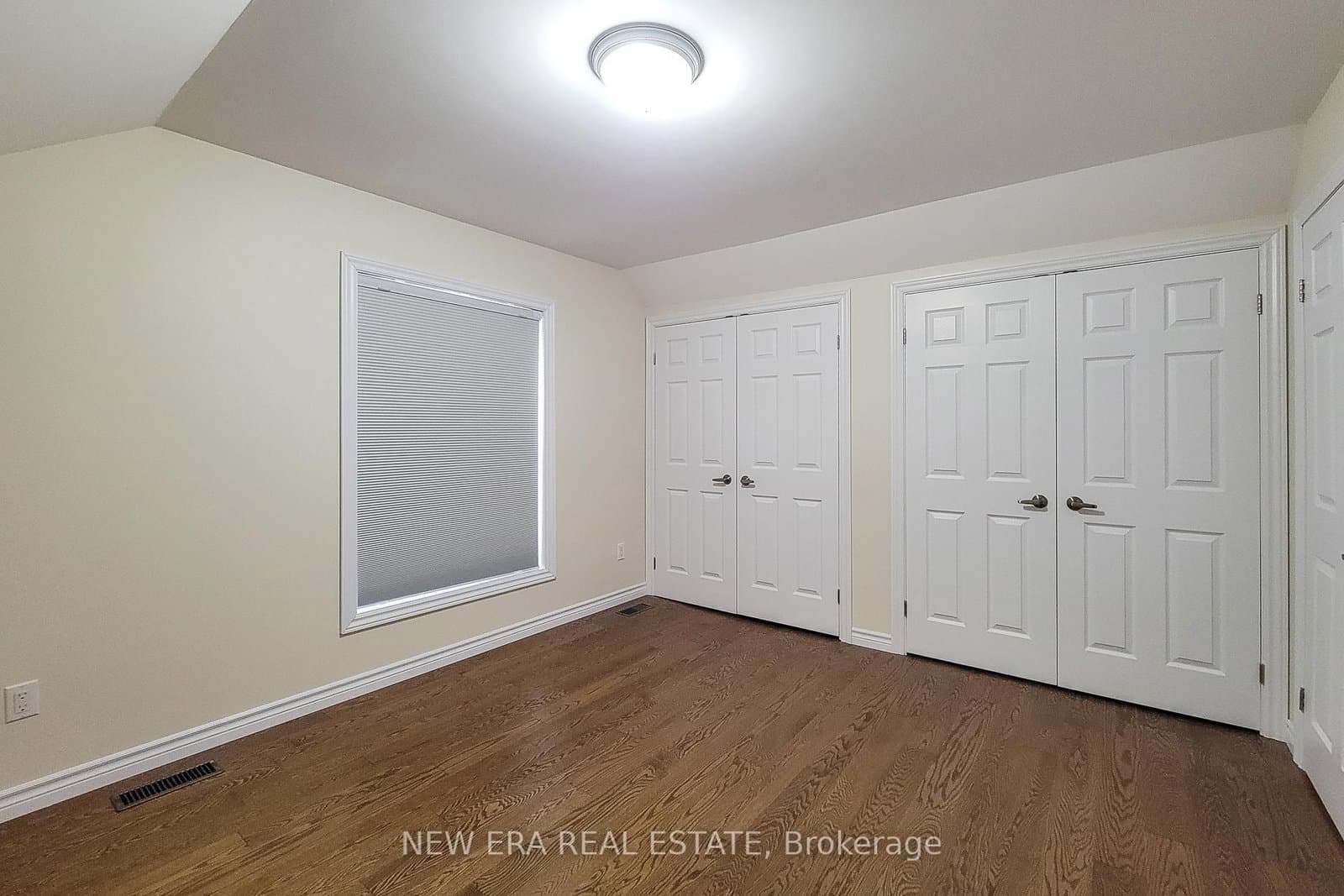 319 King Street W thumbnail 33
