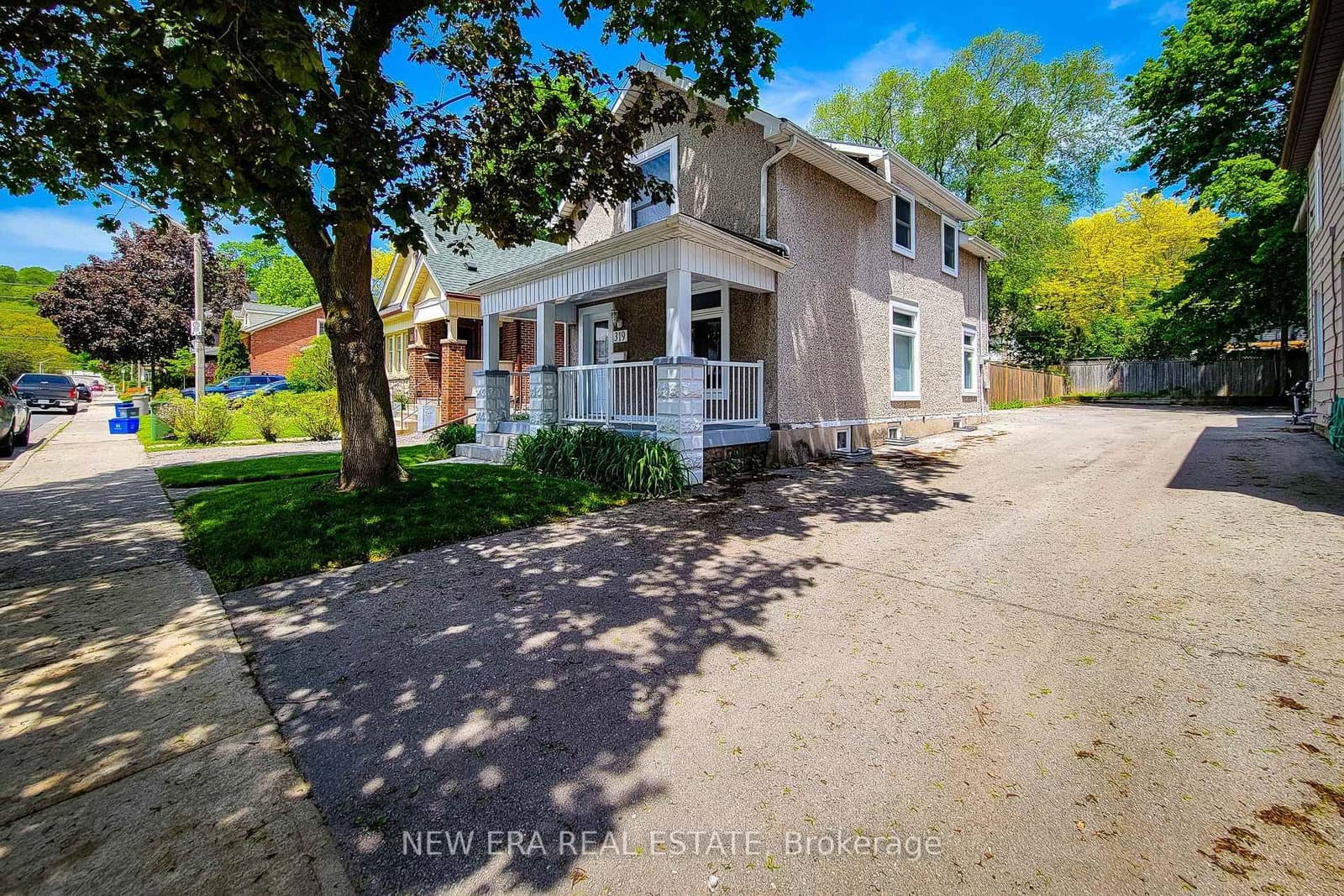 319 King Street W thumbnail 4