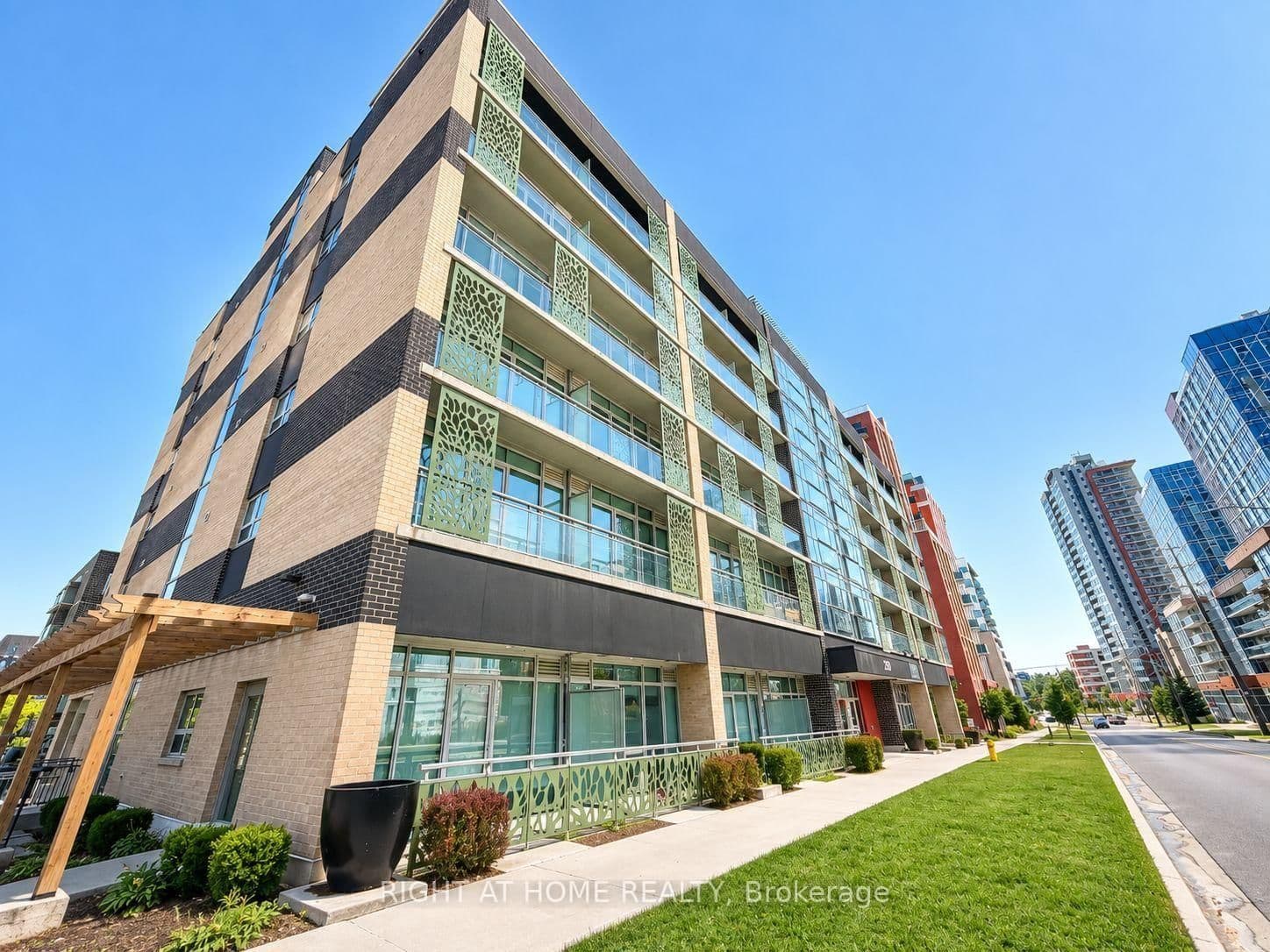 #713 - 250 Albert Street