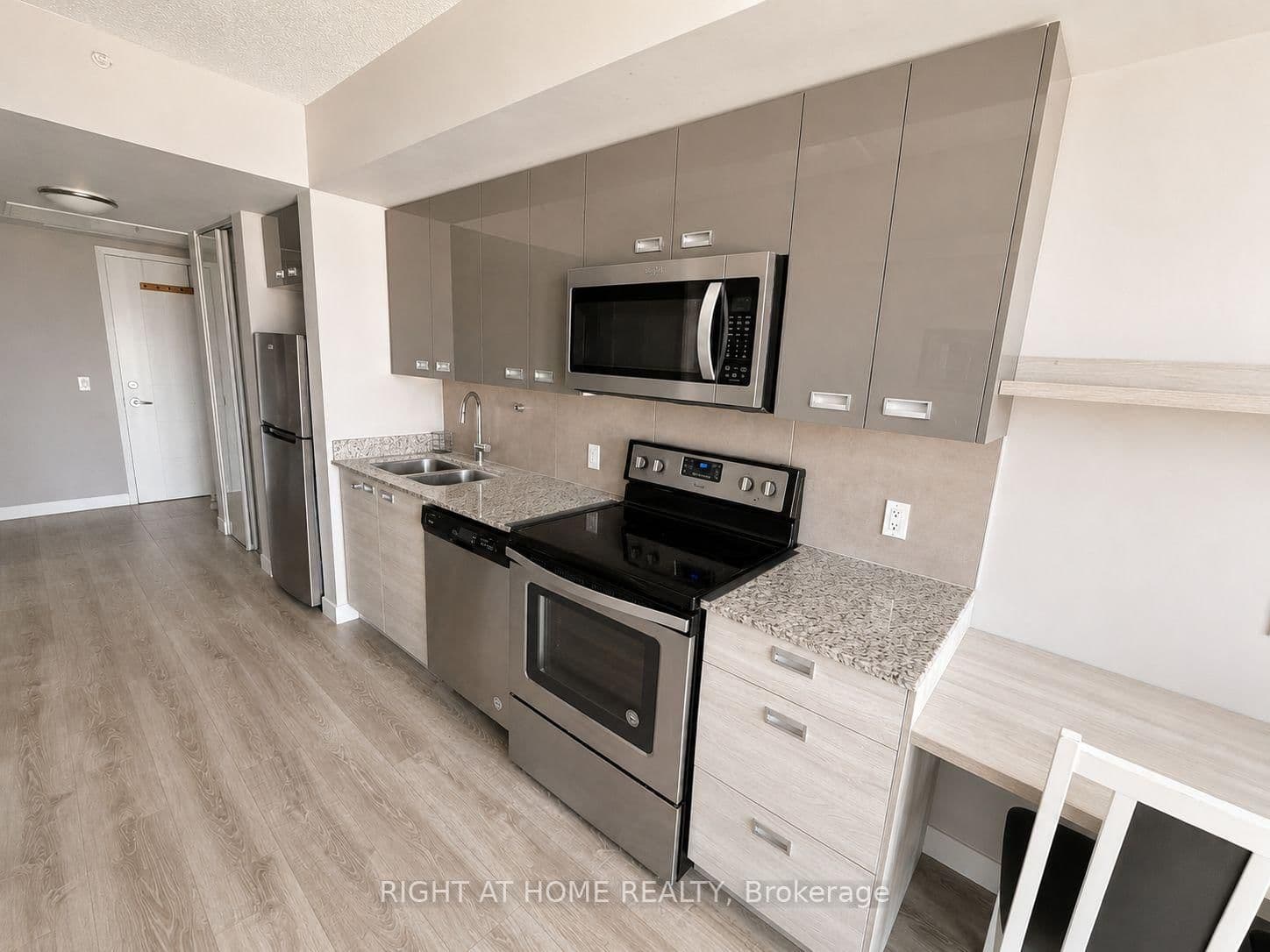 250 Albert Street, Unit 713 thumbnail 4