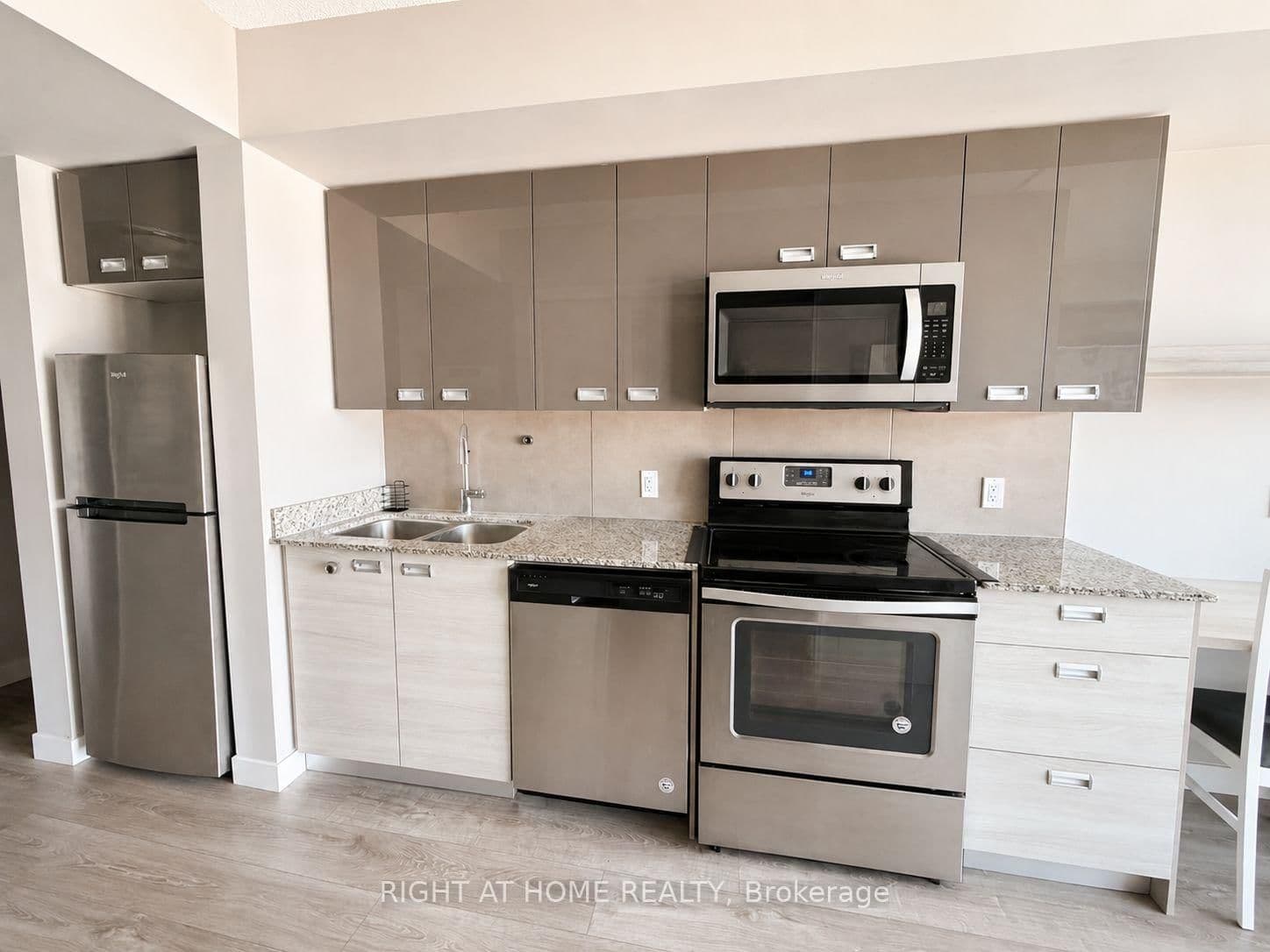 250 Albert Street, Unit 713 thumbnail 5
