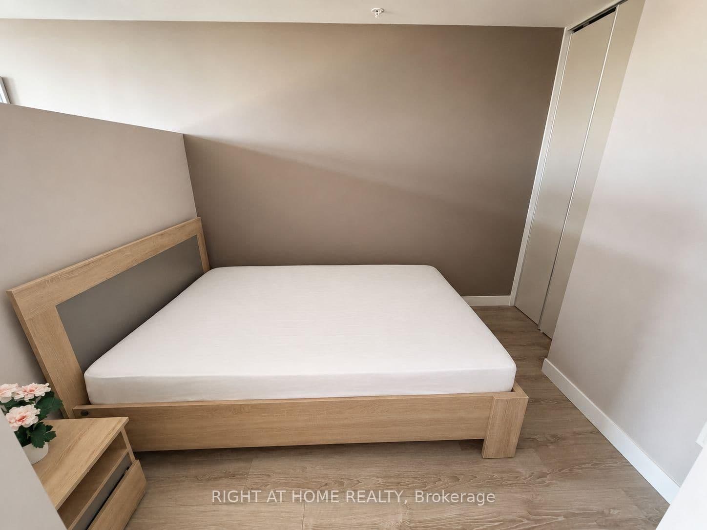 250 Albert Street, Unit 713 thumbnail 8