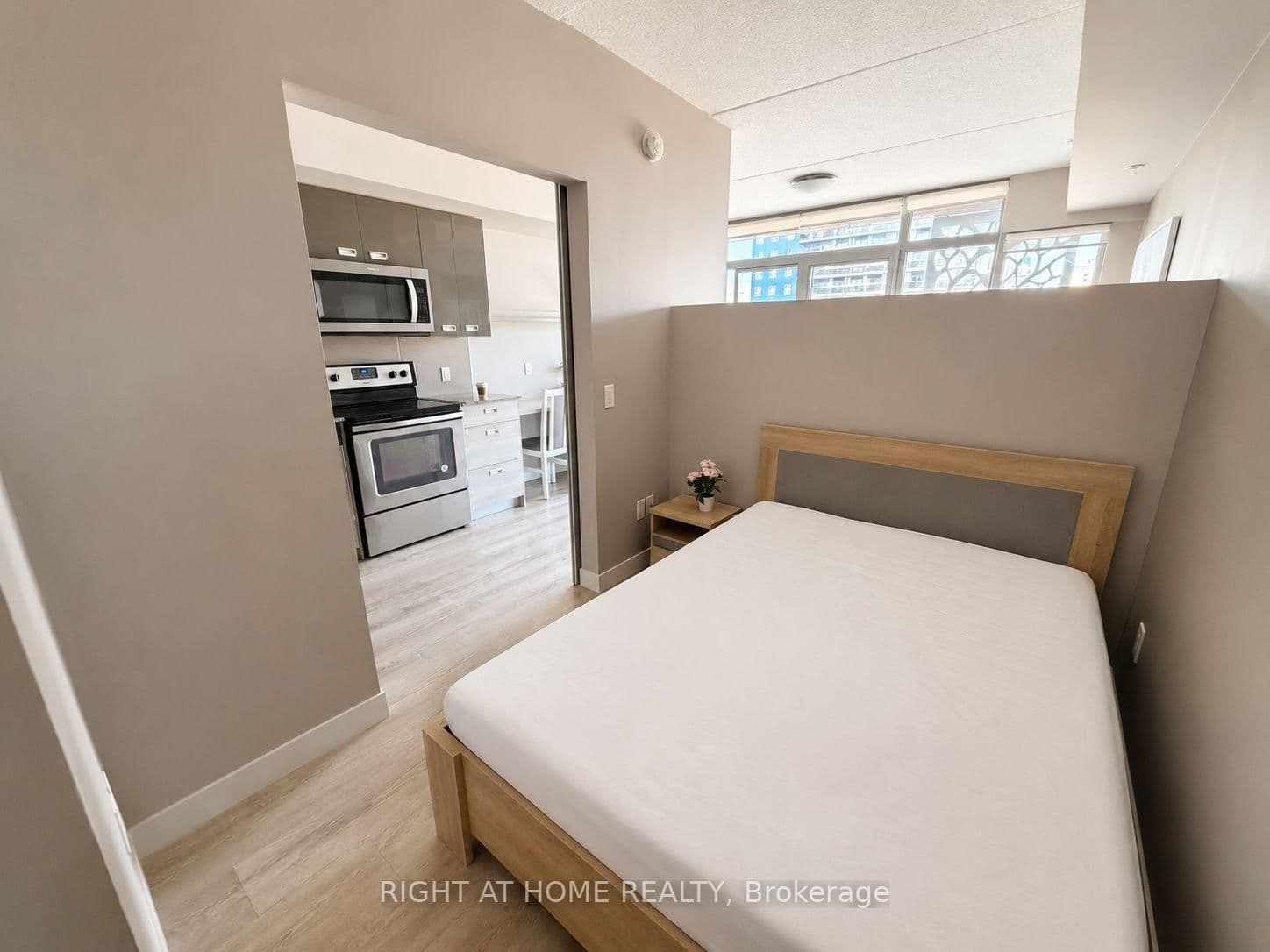 250 Albert Street, Unit 713 thumbnail 9
