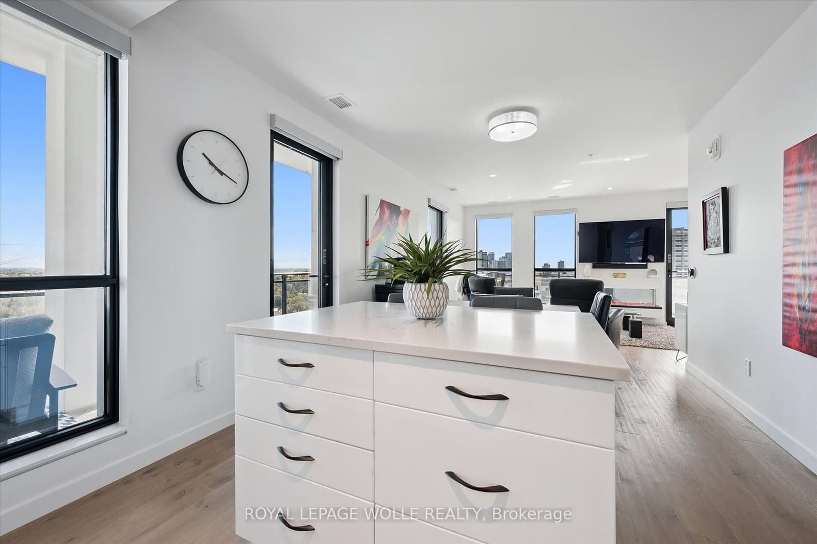 181 King Street S, Unit 1714 thumbnail 12