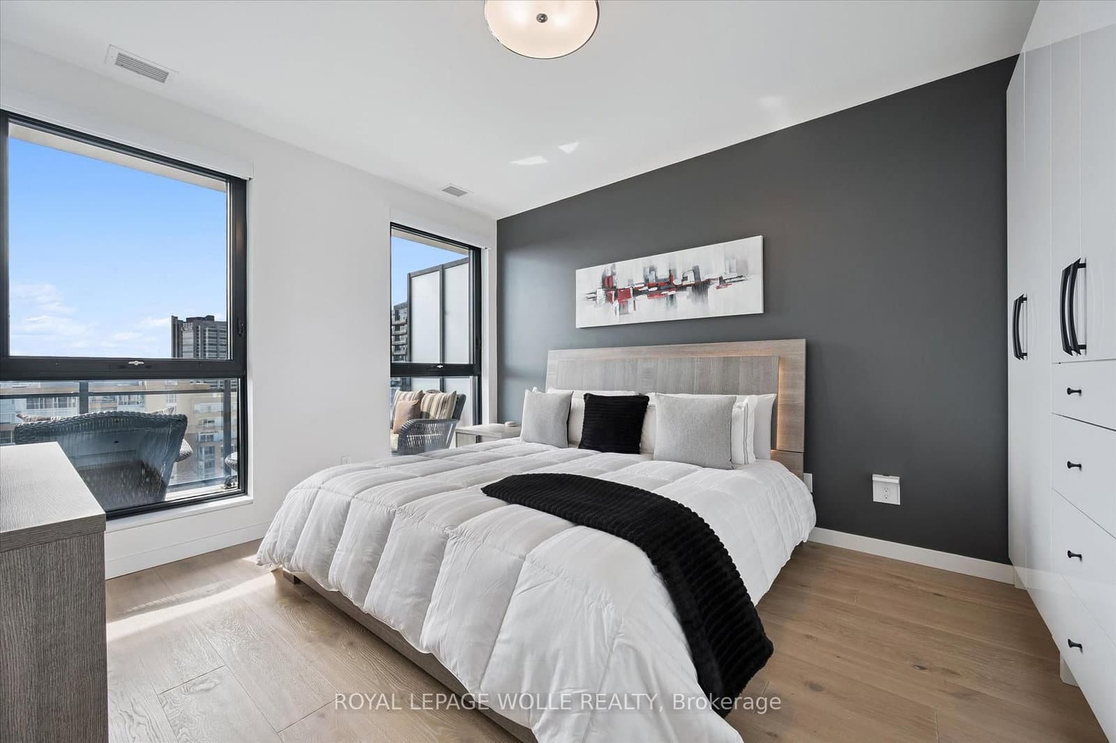 181 King Street S, Unit 1714 thumbnail 14