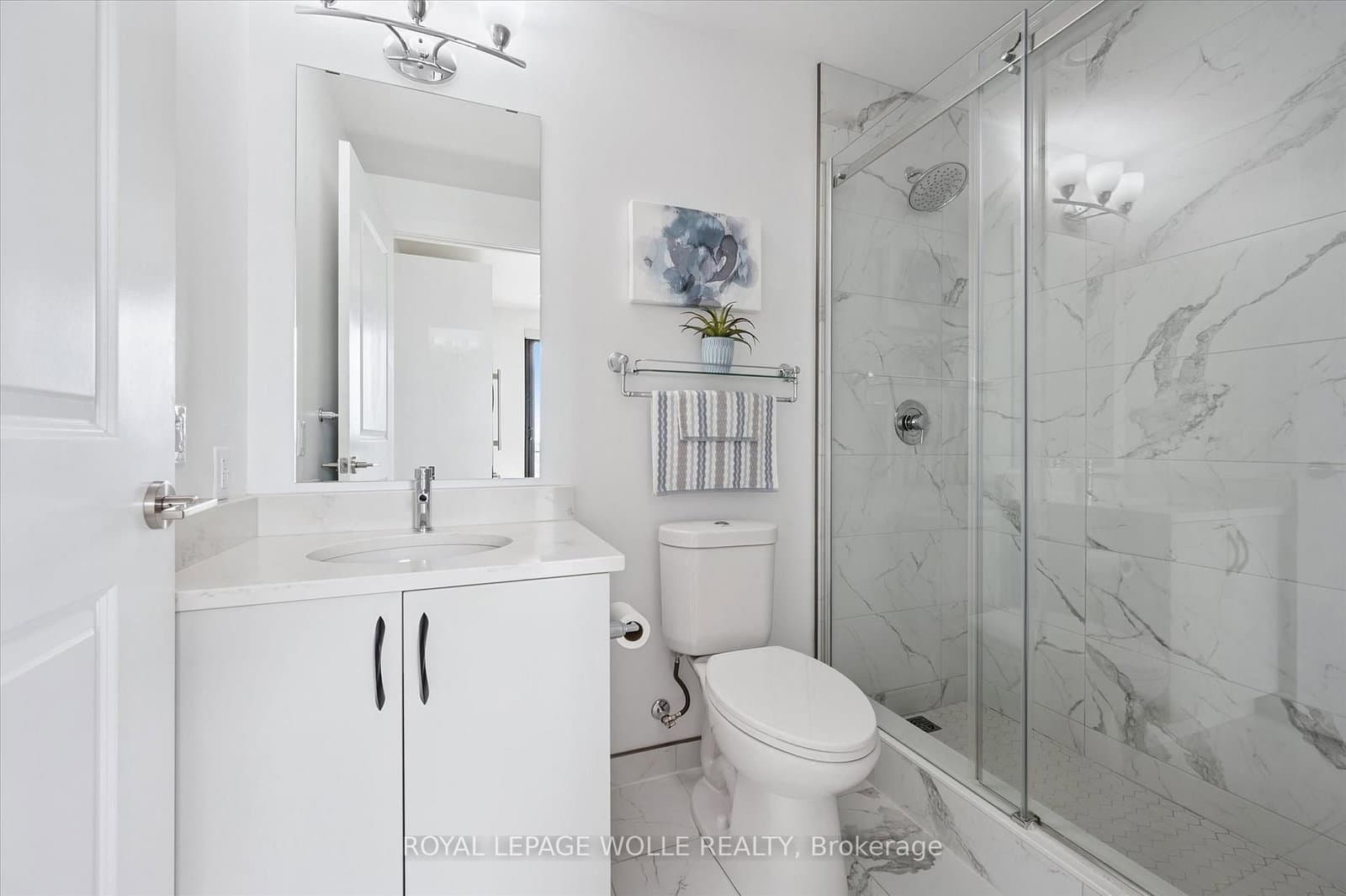 181 King Street S, Unit 1714 thumbnail 17