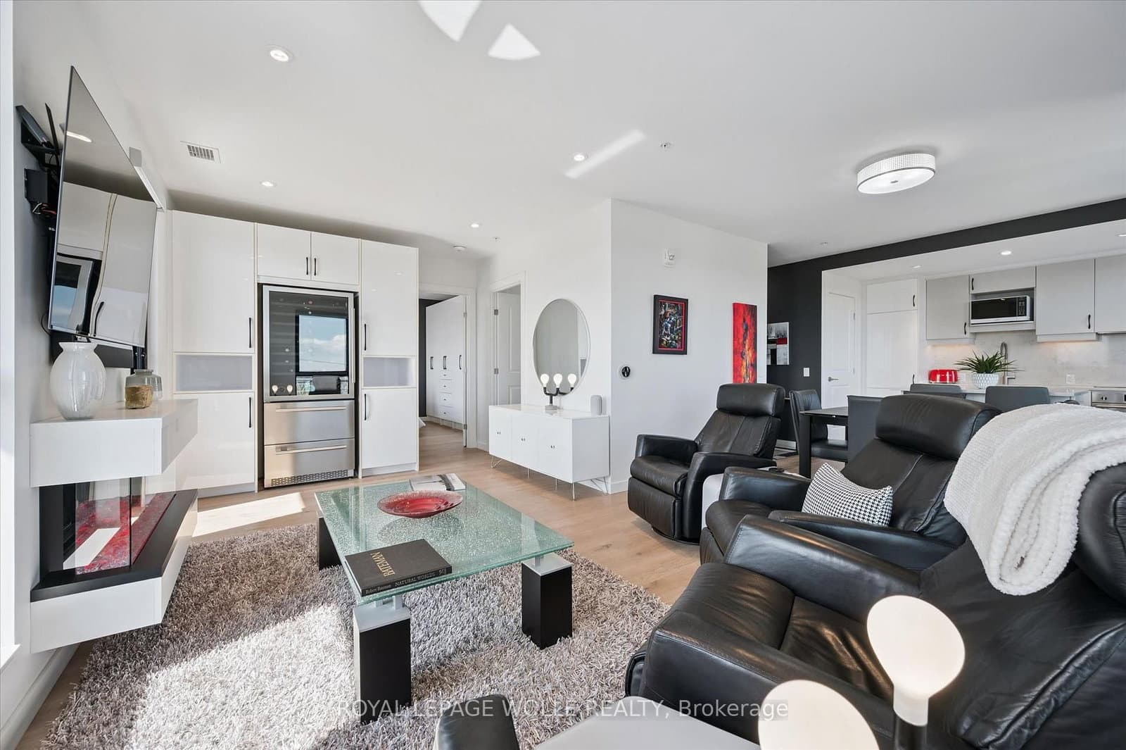 181 King Street S, Unit 1714 thumbnail 4