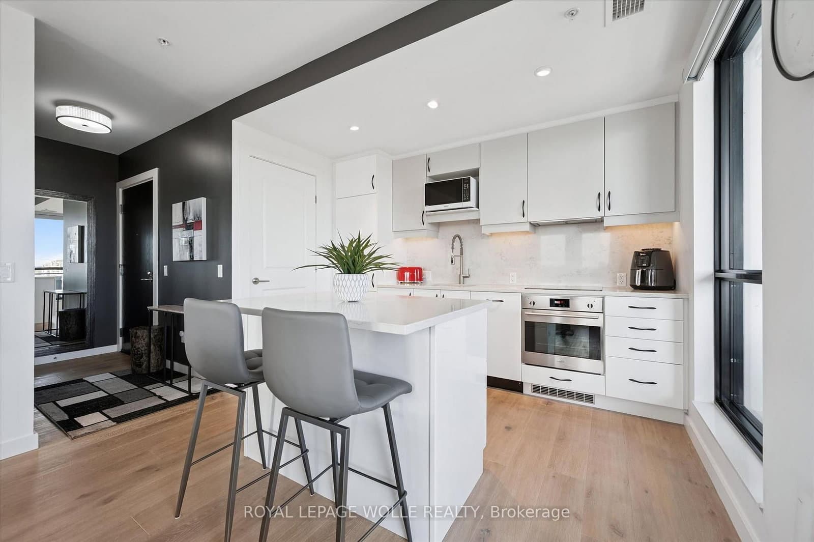 181 King Street S, Unit 1714 thumbnail 9