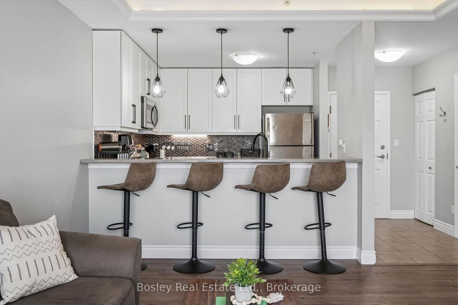 2 Colonial Drive, Unit 314 thumbnail 4