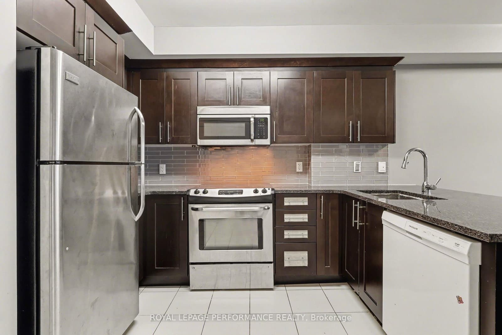 242 Rideau Street, Unit 204 thumbnail 6