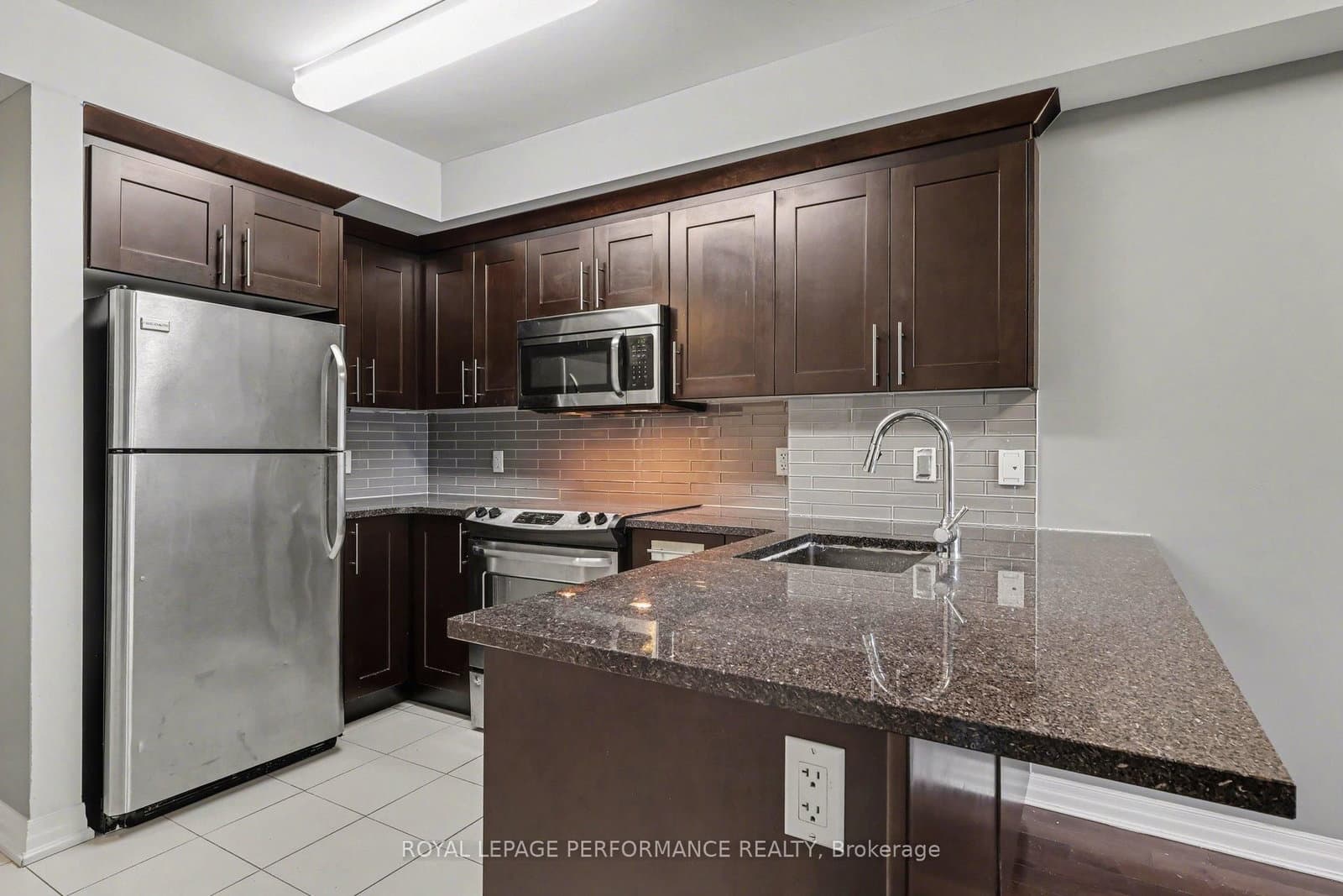 242 Rideau Street, Unit 204 thumbnail 8