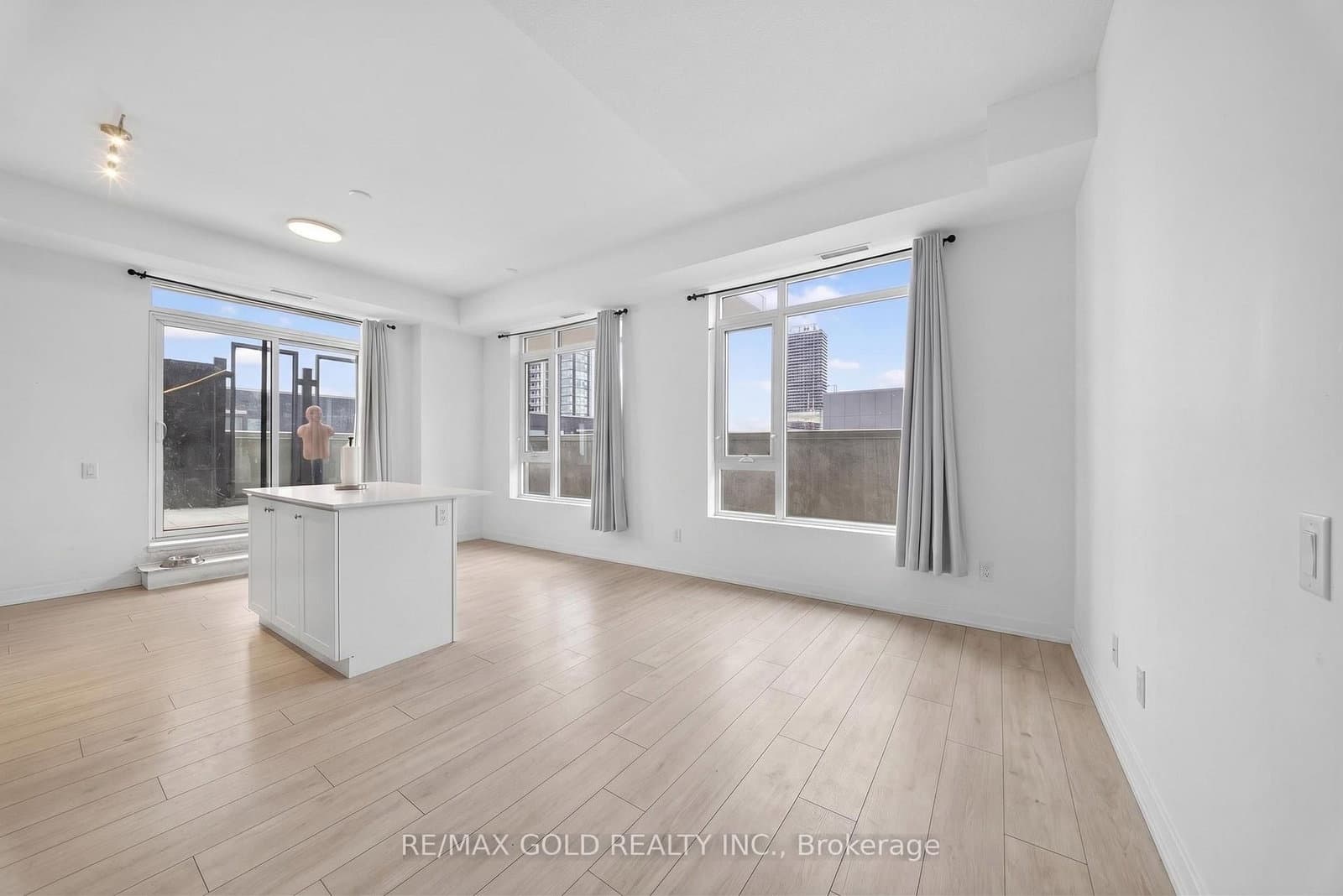 55 Duke Street W, Unit 508 thumbnail 11