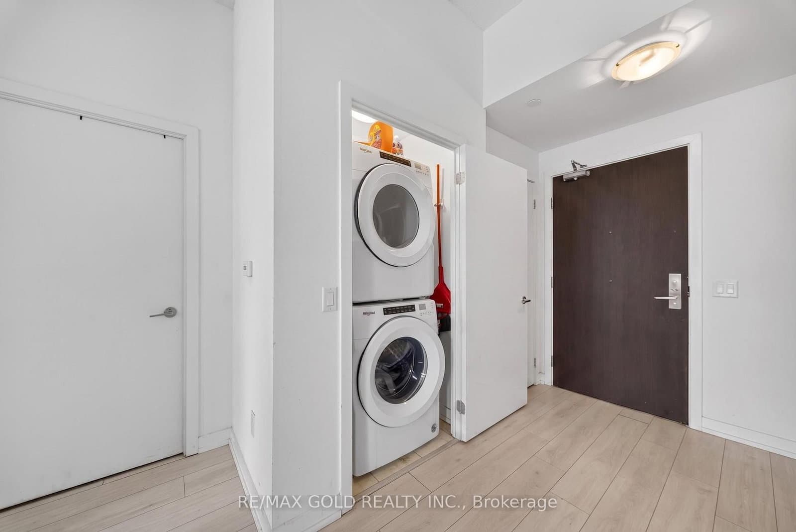 55 Duke Street W, Unit 508 thumbnail 5