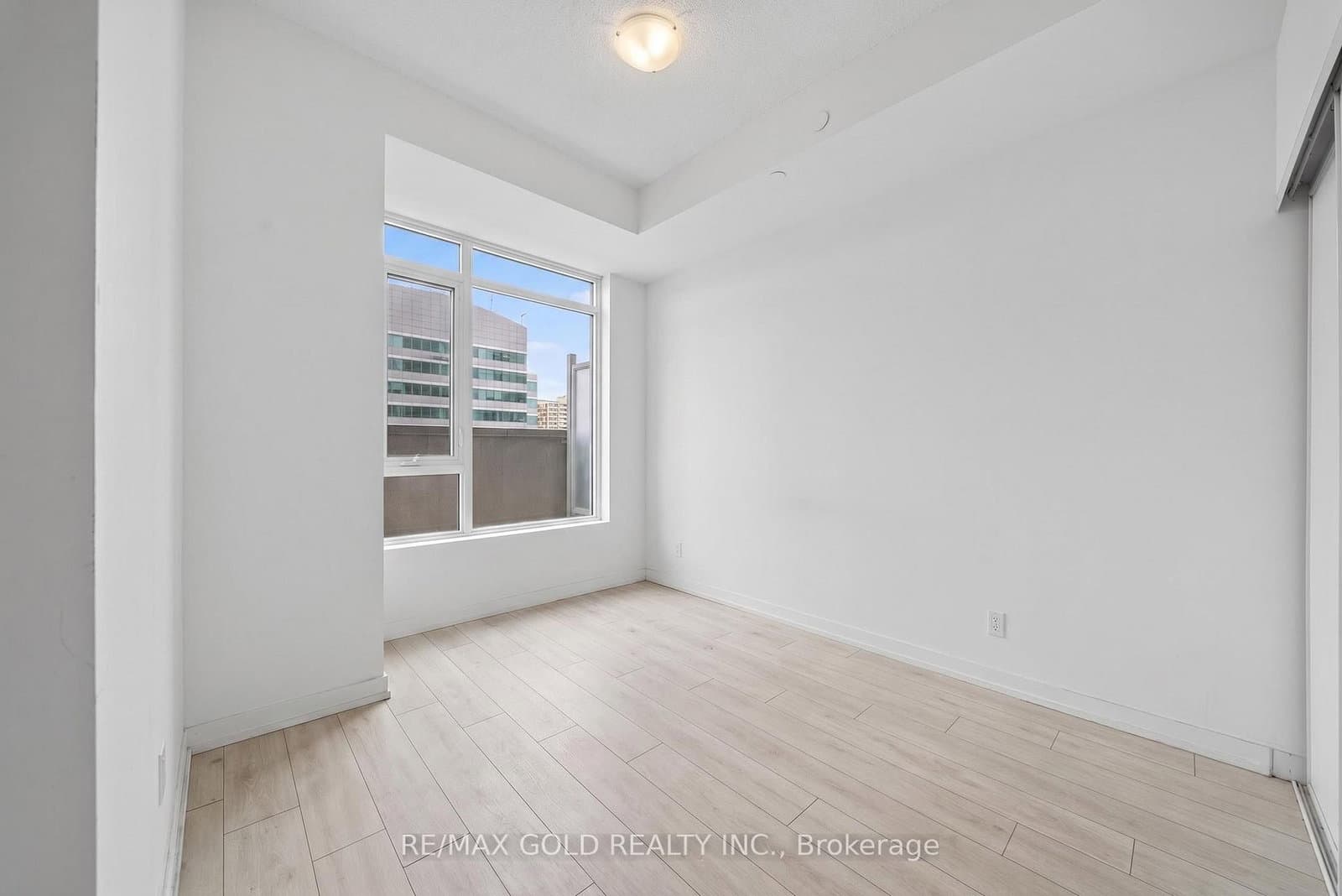 55 Duke Street W, Unit 508 thumbnail 8