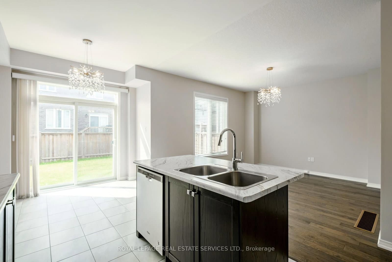 152 Munro Circle thumbnail 27