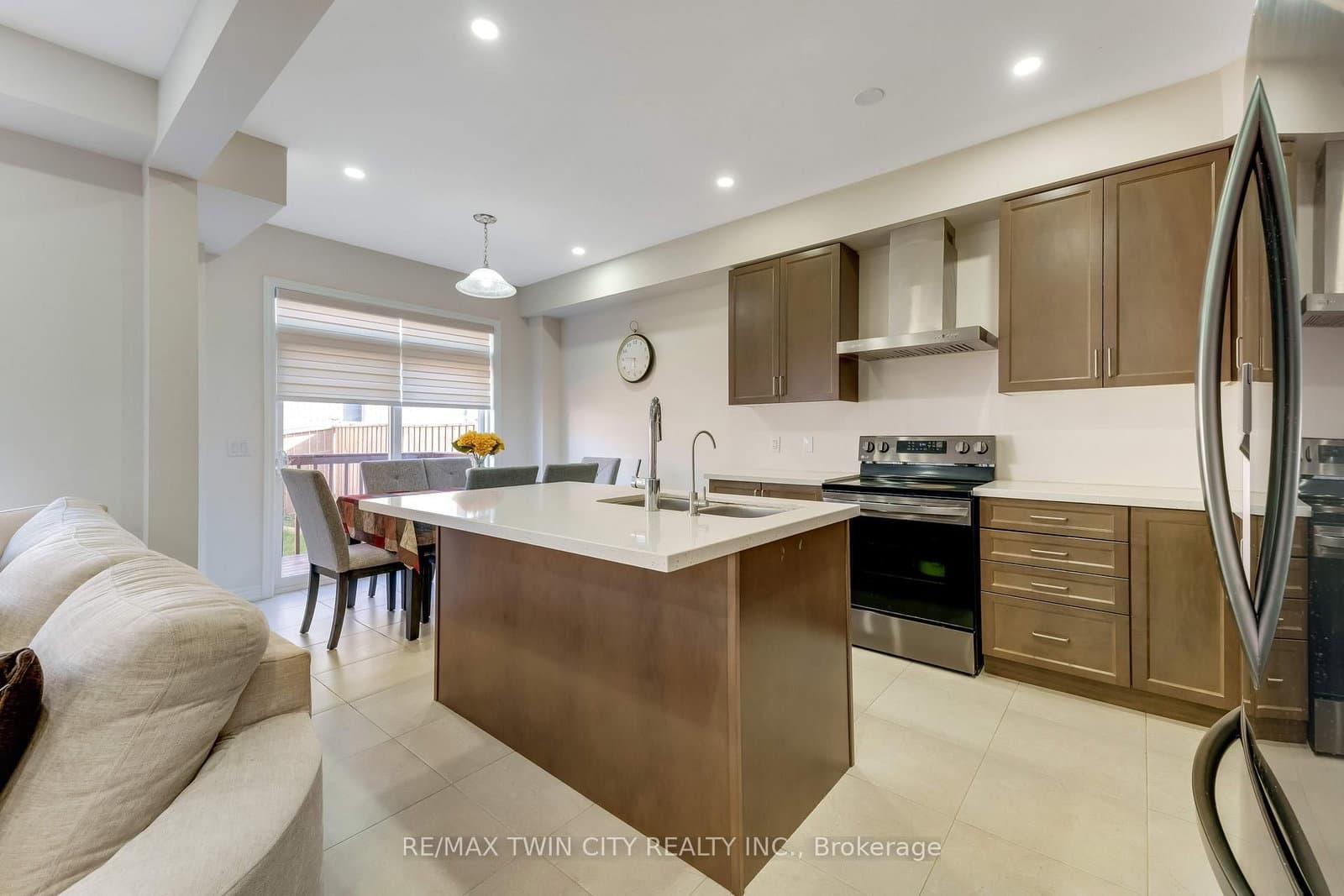 106 HALDIMAND Street thumbnail 8