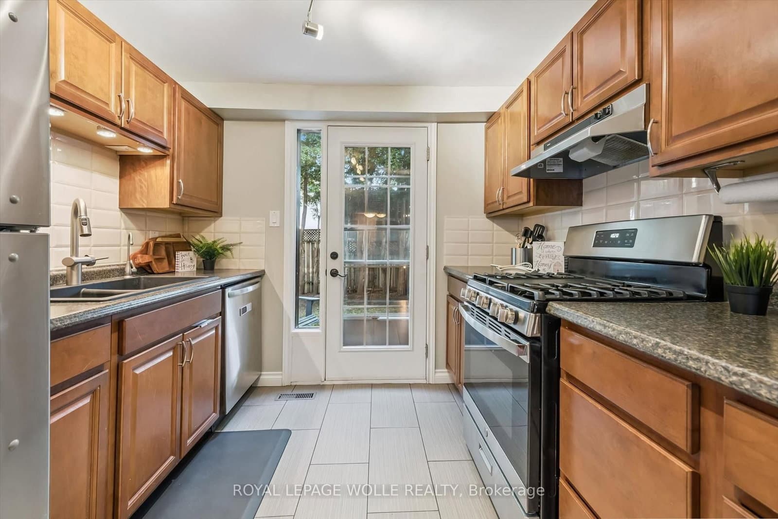 460 Parkview Crescent thumbnail 10