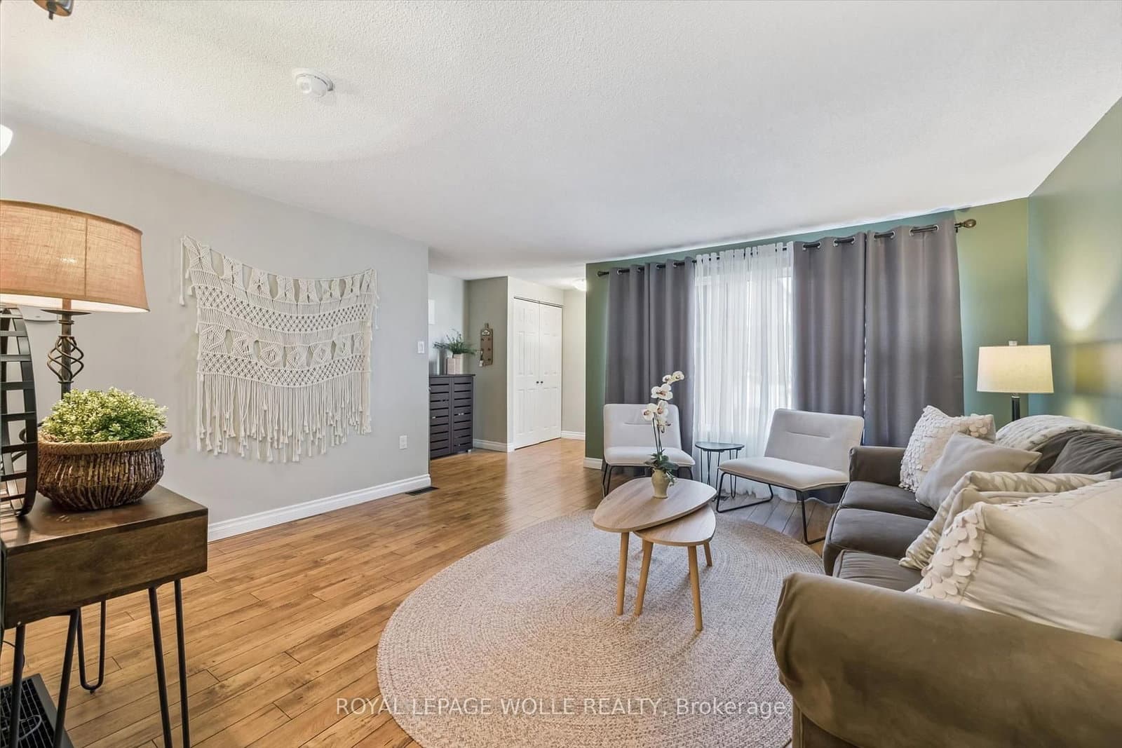 460 Parkview Crescent thumbnail 5