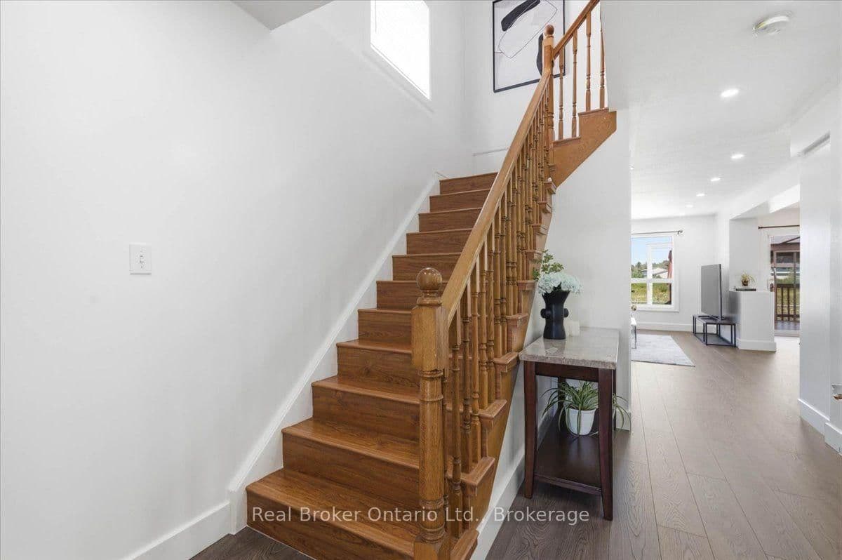 12 Castlebury Drive thumbnail 18