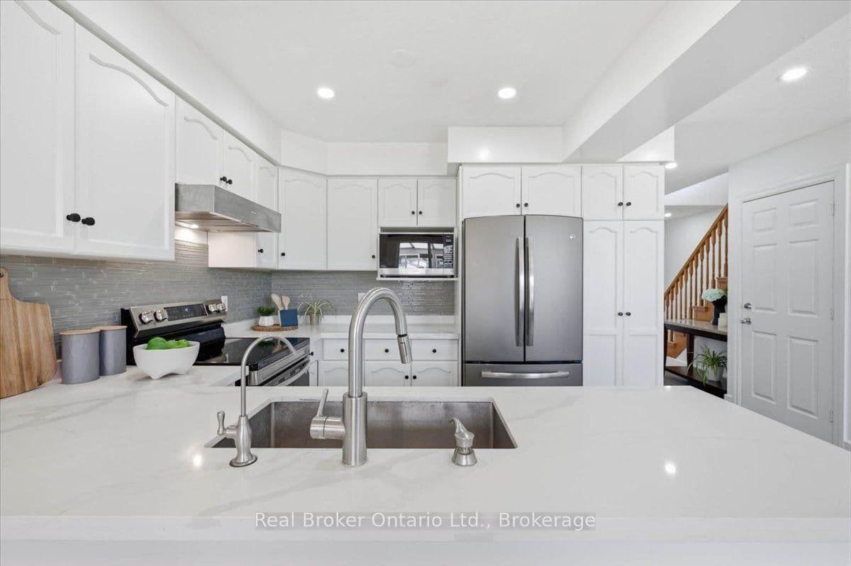 12 Castlebury Drive thumbnail 7