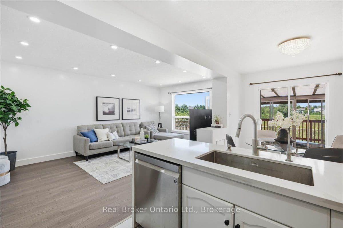 12 Castlebury Drive thumbnail 8
