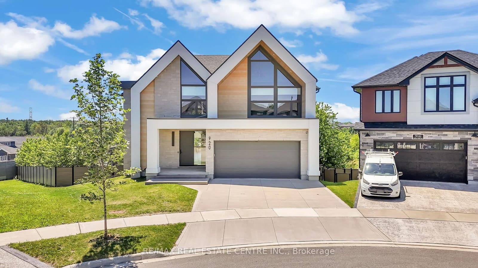 920 Thomas Pedder Court thumbnail 2