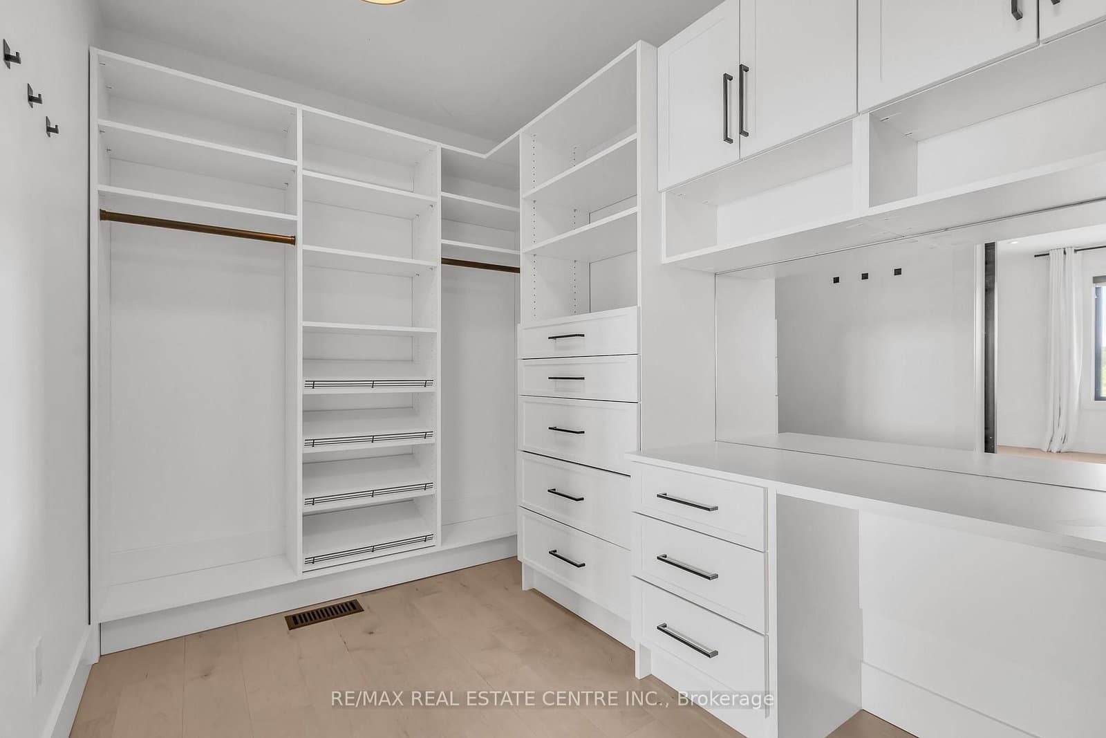 920 Thomas Pedder Court thumbnail 30