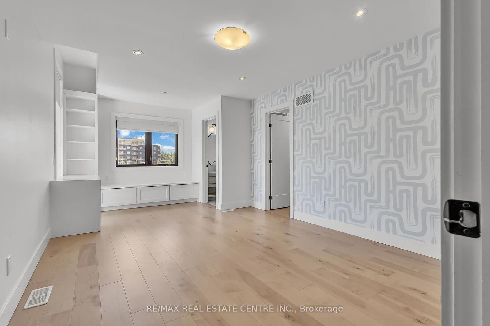 920 Thomas Pedder Court thumbnail 34