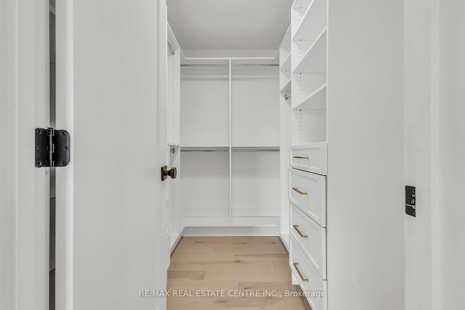 920 Thomas Pedder Court thumbnail 35