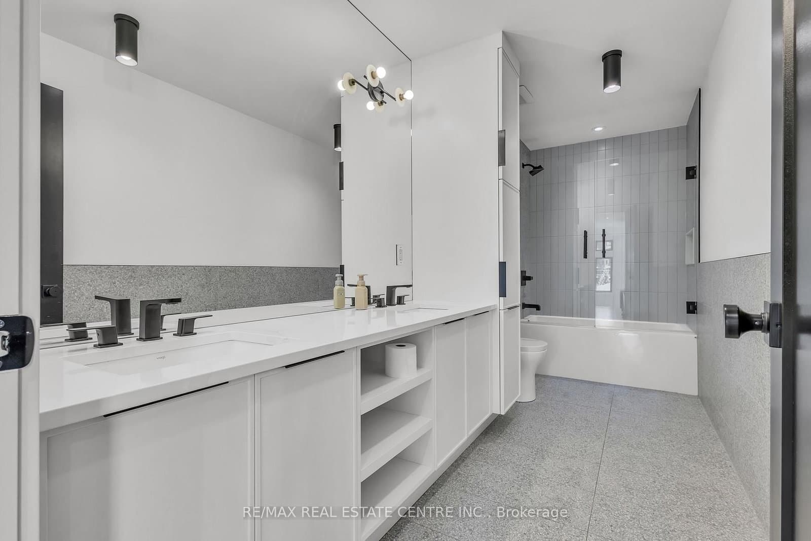 920 Thomas Pedder Court thumbnail 39