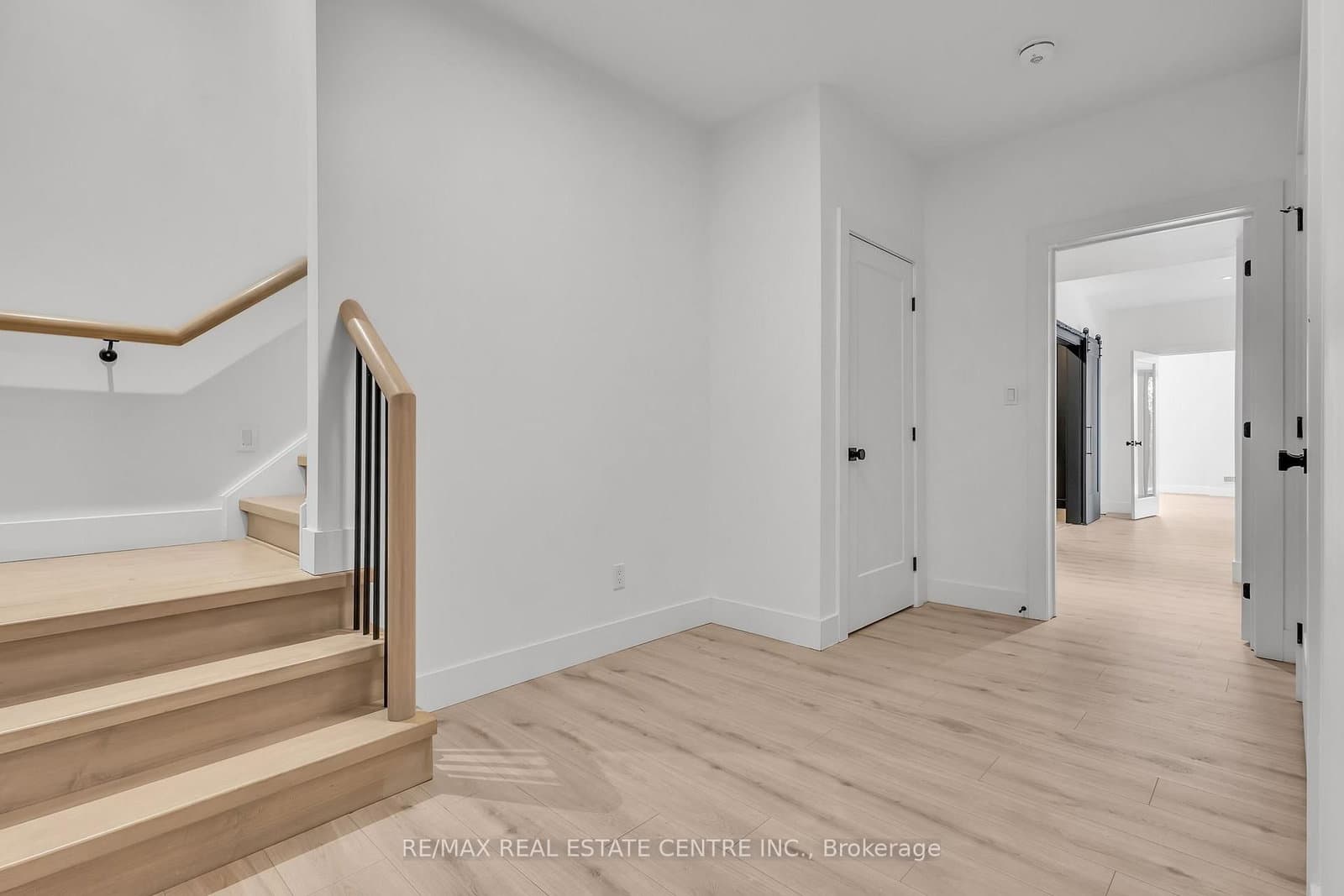 920 Thomas Pedder Court thumbnail 40